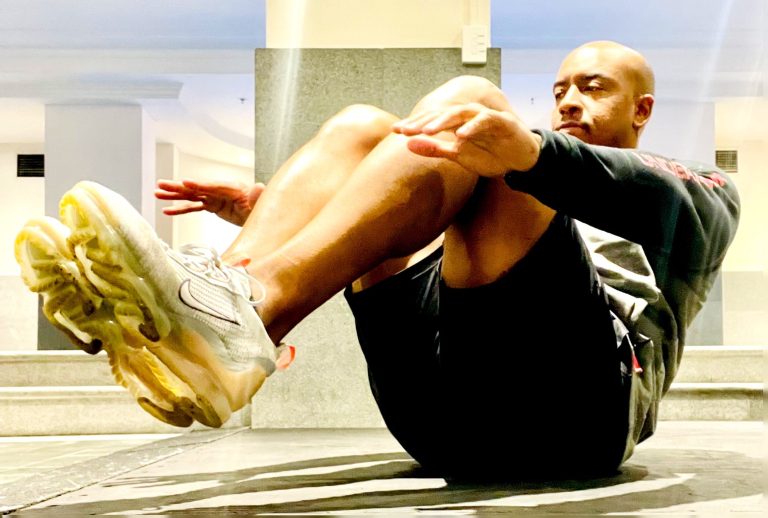 What Are Knee Pull Ins? [The Trendy Workout Move Explained]